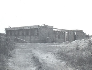 r History 12  studio building.jpg (20730 Byte)